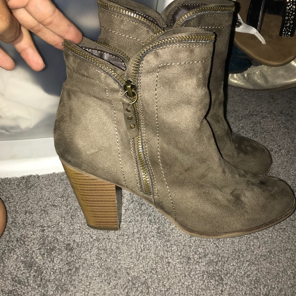 Size 10 tan zip booties